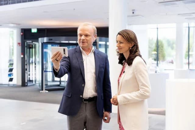 head-nokia-made-first-ever-phone-call-effect-total-immersion