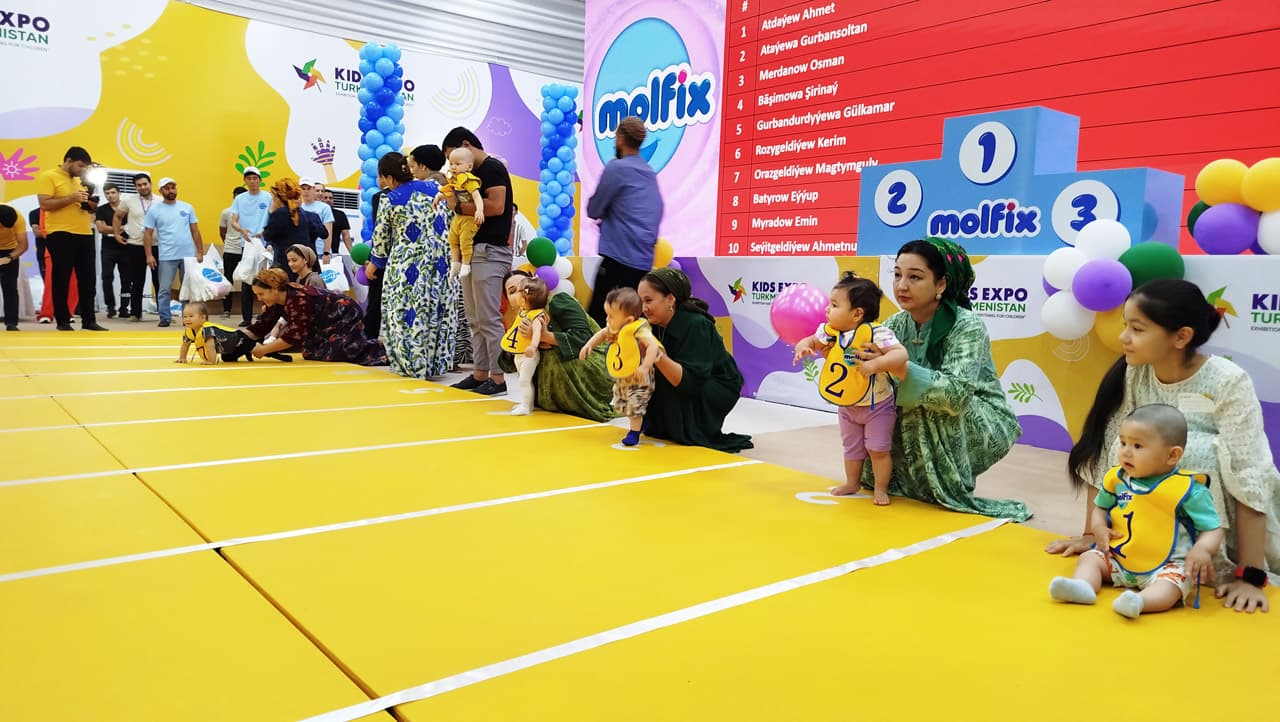 На выставке Kids Expo 2024 прошел марафон по ползанию среди малышей