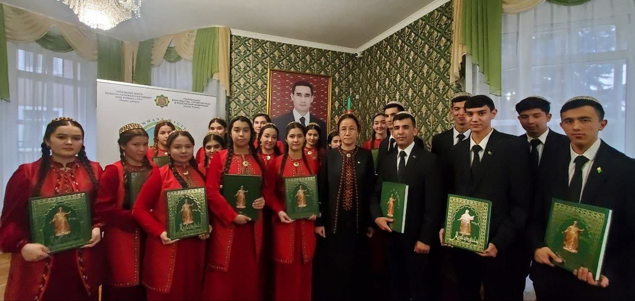 Зампредседателя Кабинета Министров Туркменистана встретилась в Казани с туркменскими студентами