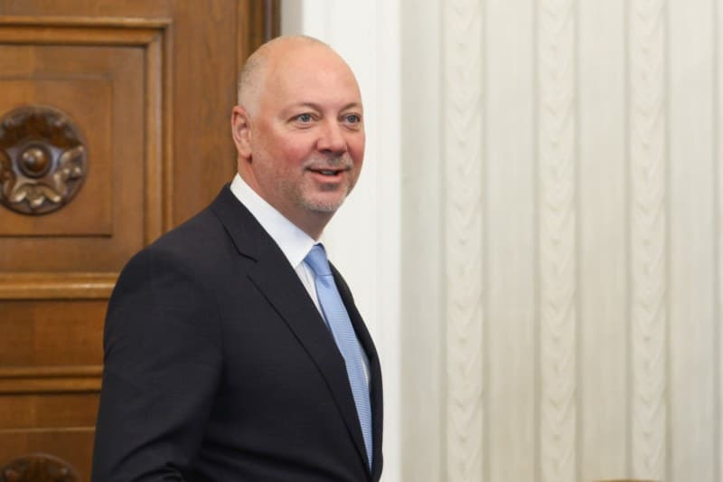 bulgarian-parliament-elects-rosen-zhelyazkov-new-prime-minister