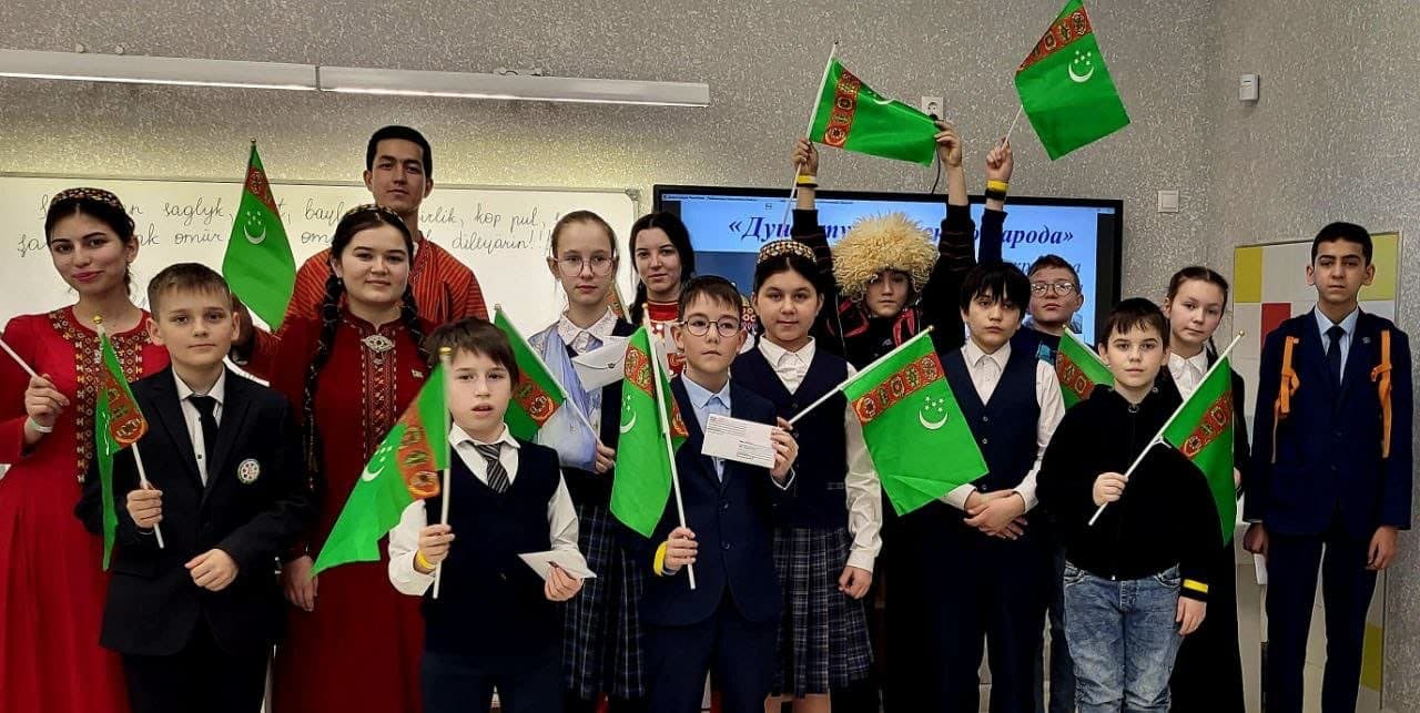 turkmenskie-studenty-prinyali-uchastie-v-vi-respublikanskom-festivale-dlya-shkolnikov-v-tatarstane