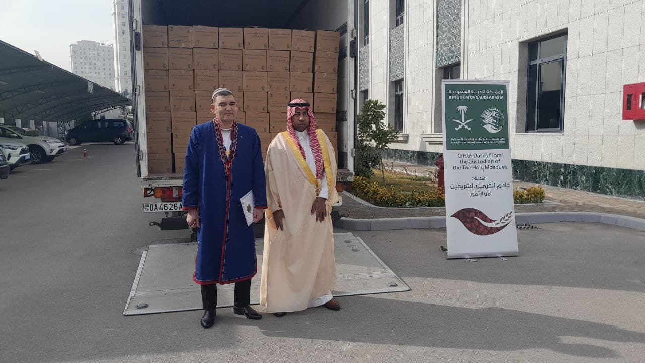 Saudi Arabia donates 25 tons of dates to Turkmenistan