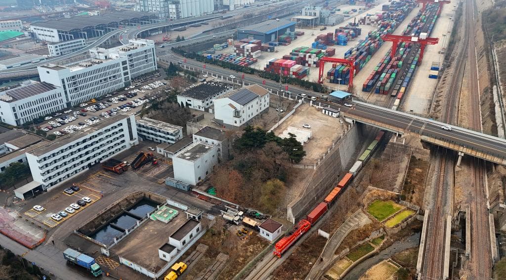 The number of freight trains from the Chinese province of Jiangsu to Central Asia has increased