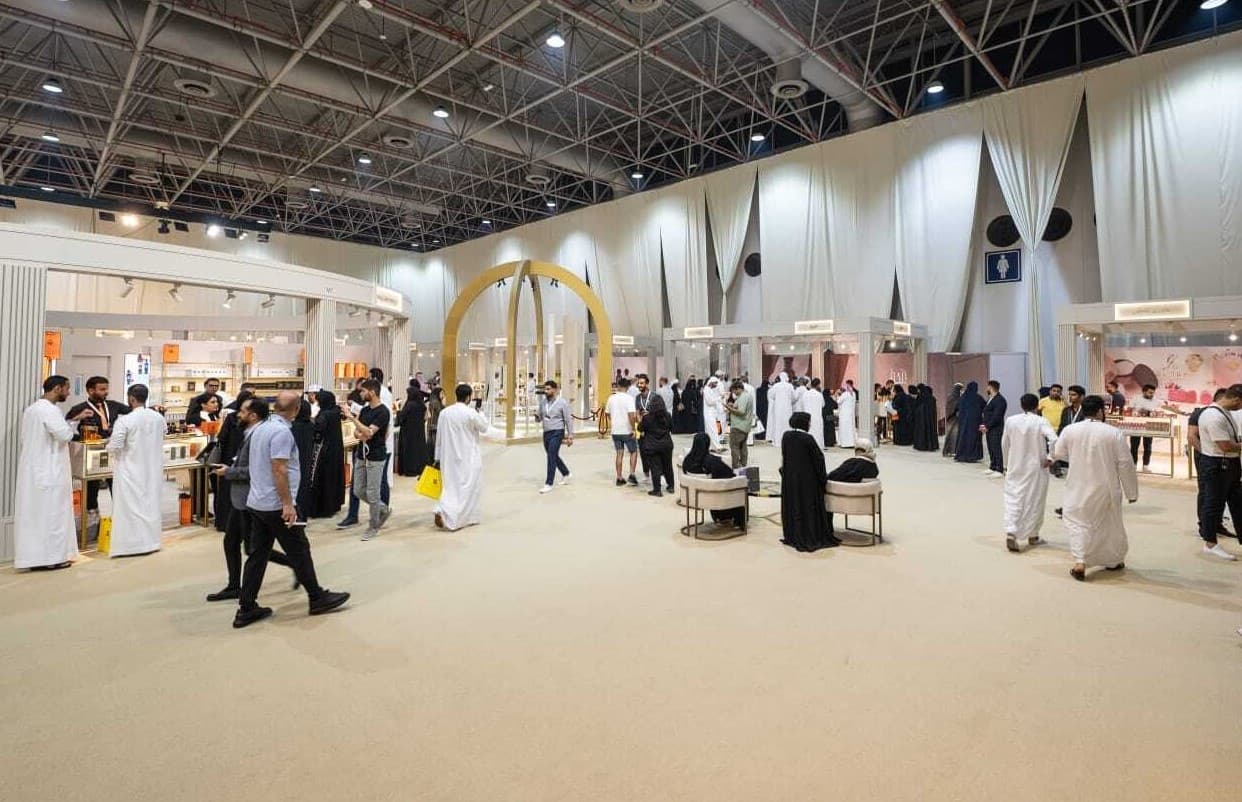 representatives-turkmenistan-visited-international-perfume-exhibition-uae