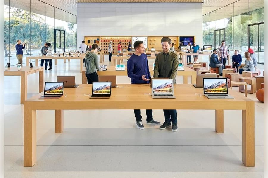 apple-reduces-corporate-sales-staff-dozens-specialists-leave-part-system-optimization