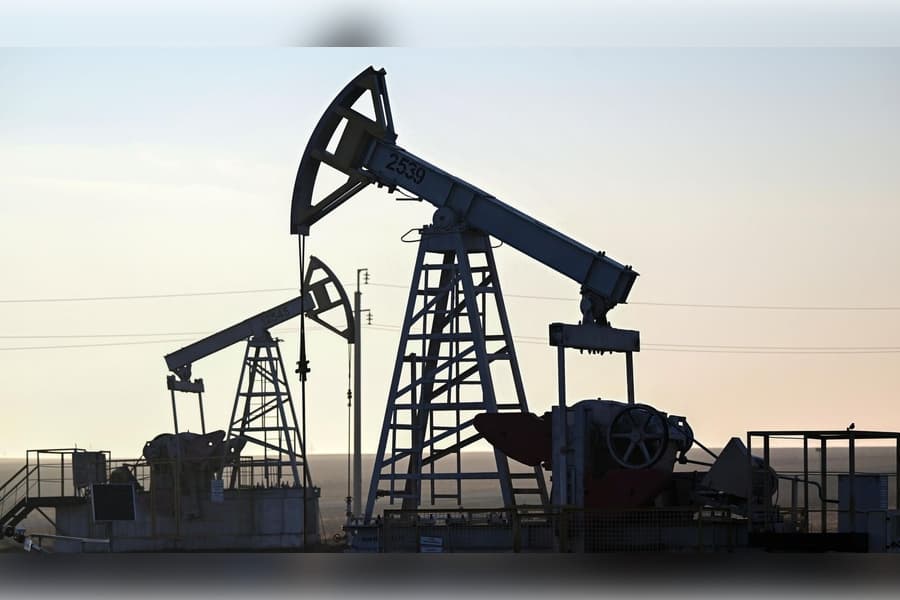 brent-crude-oil-falls-below-60-barrel-first-time-last-year