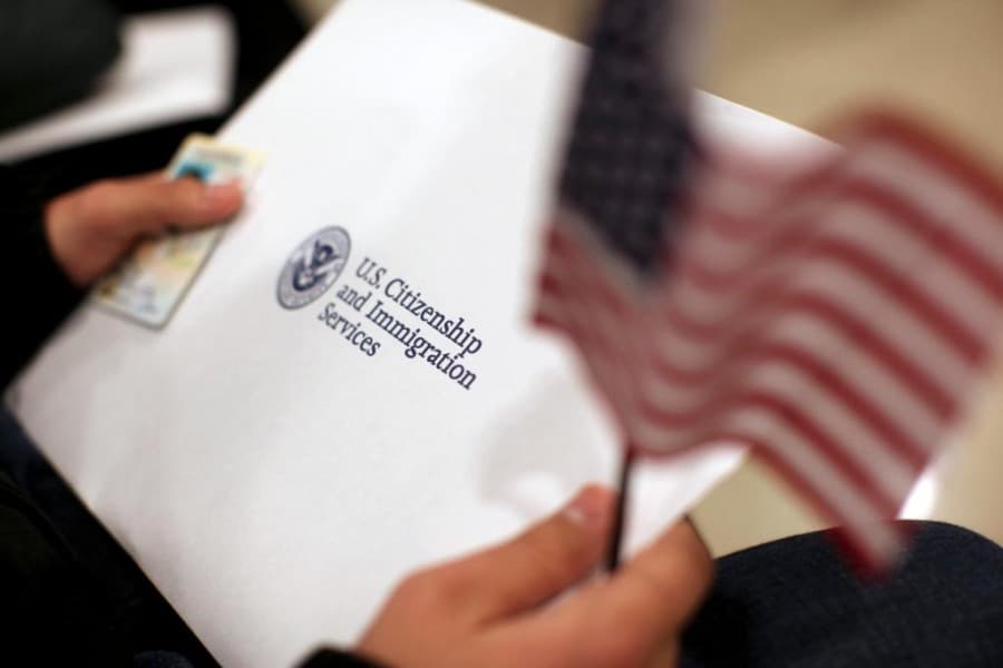 США приостанавливают выдачу иммиграционных виз гражданам ряда стран