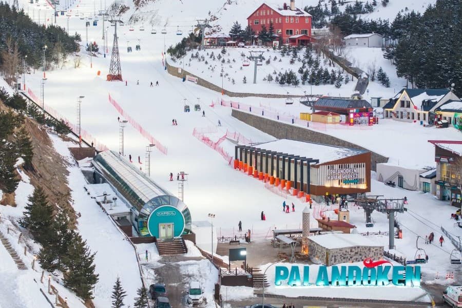 2026-snowboard-world-cup-erzurum-becomes-winter-capital-tourists-and-athletes