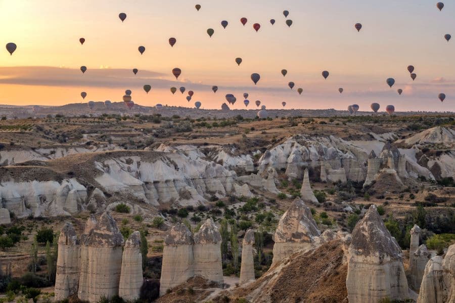 kalendar-puteshestvij-po-turcii-2026-turisty-novyj-sezon