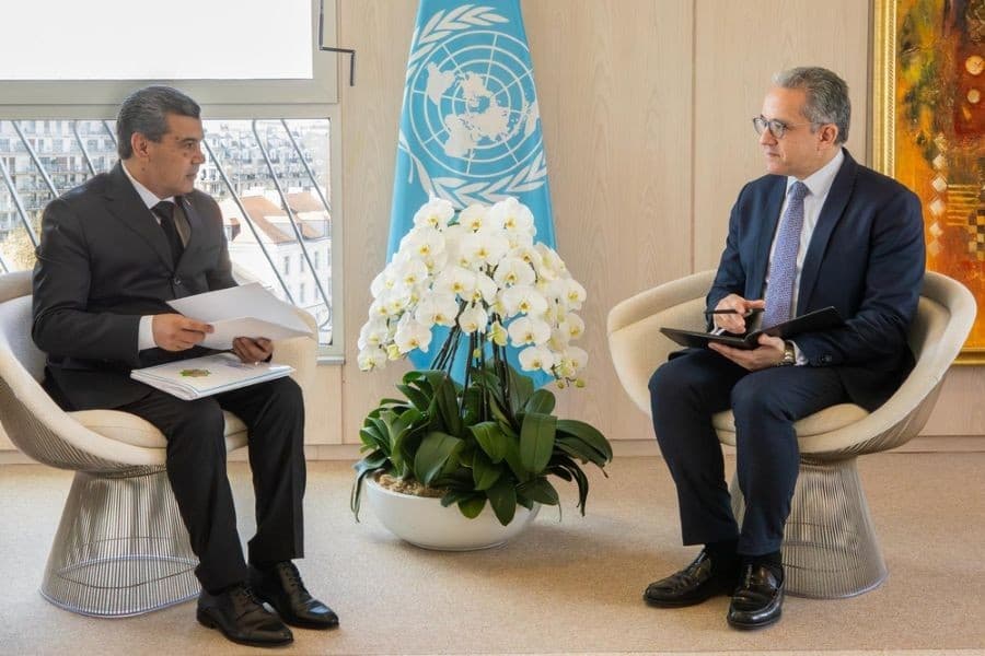 ministr-obrazovaniya-turkmenistana-i-glava-yunesko-obsudili-vnedrenie-ii-v-parizhe
