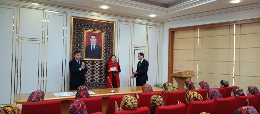 v-ministerstve-svyazi-turkmenistana-sostoyalos-torzhestvo-po-sluchayu-mezhdunarodnogo-zhenskogo-dnya