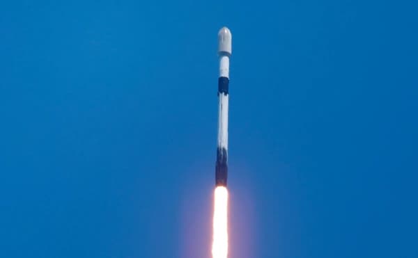 bolee-10-tysyach-sputnikov-starlink-na-orbite