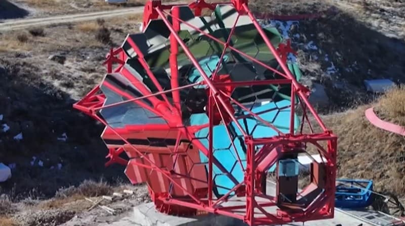 Китайские учёные раскрыли тайну космических лучей: чёрные дыры — их главный источник