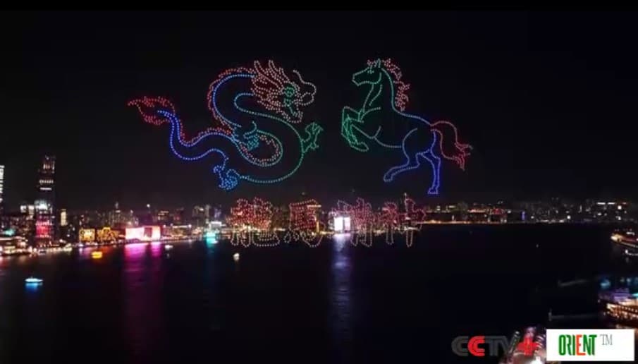 В Гонконге прошло световое шоу дронов, посвященное приближению китайского Нового года