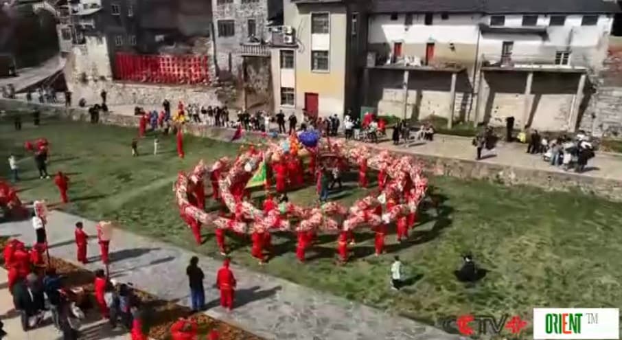 Яркими народными торжествами отмечают по всему Китаю Праздник весны