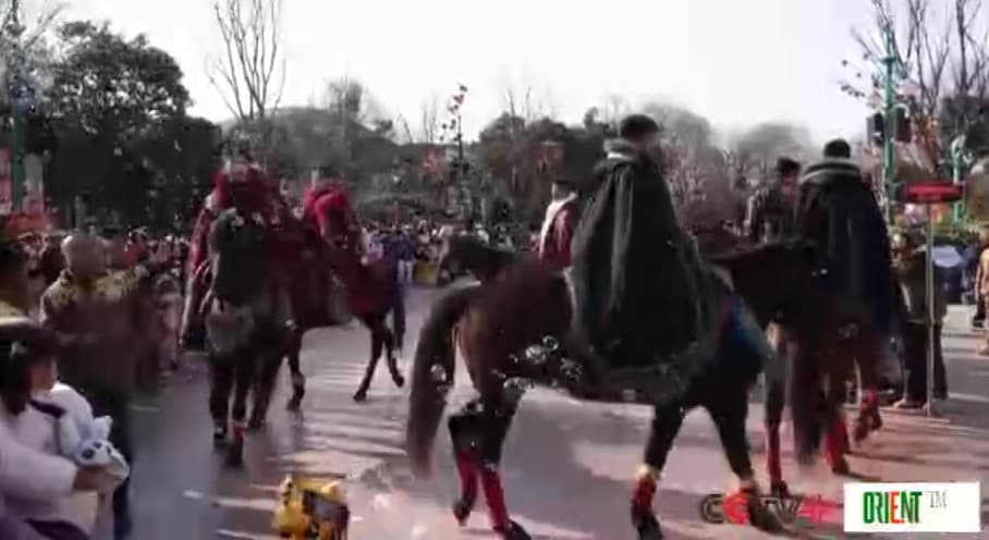 Пышные новогодние празднования охватили города КНР в канун и первый день года