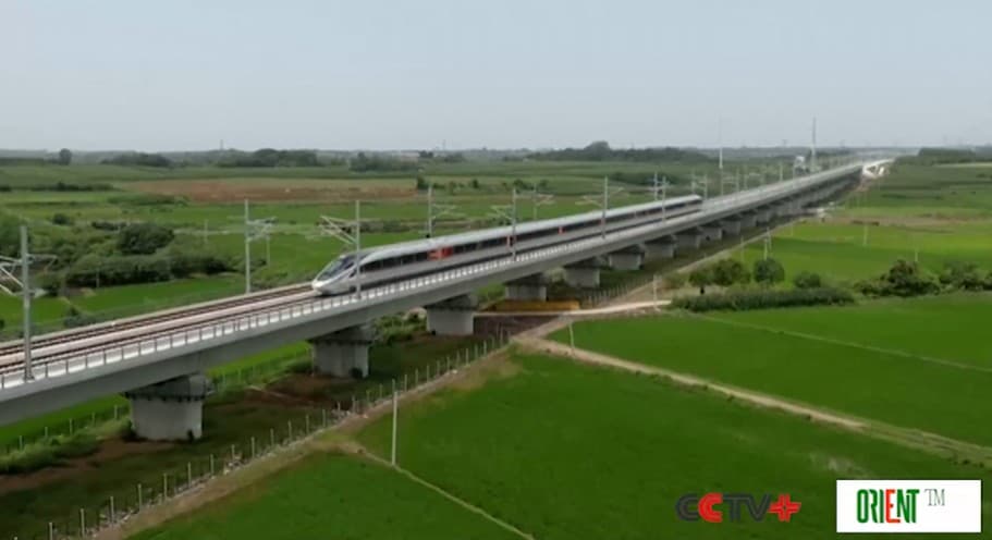 Поезд достиг скорости 450 км/ч, благодаря интеграции технологий и производства в КНР