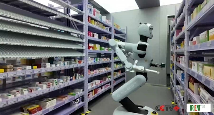 В аптеках Пекина начали работать первые человекоподобные роботы-продавцы