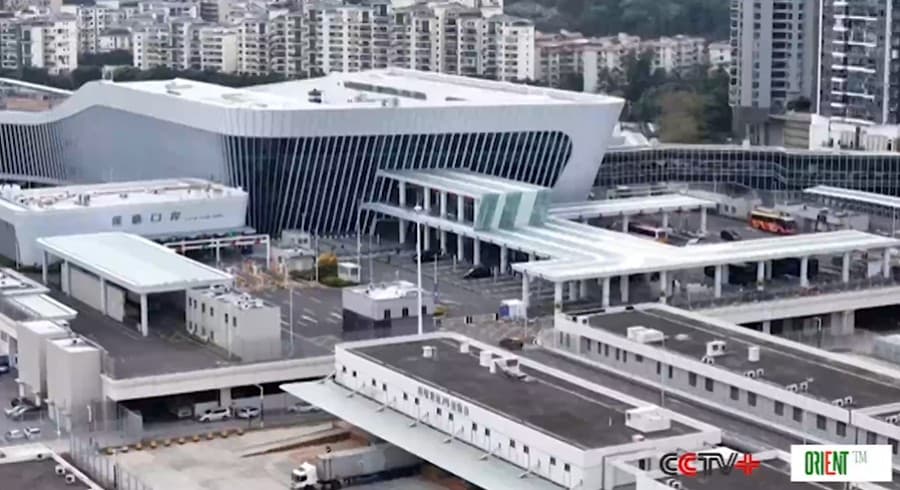 Порт Ляньтан в Шэньчжэне ежедневно принимает рекордное количество рейсов — 120 000