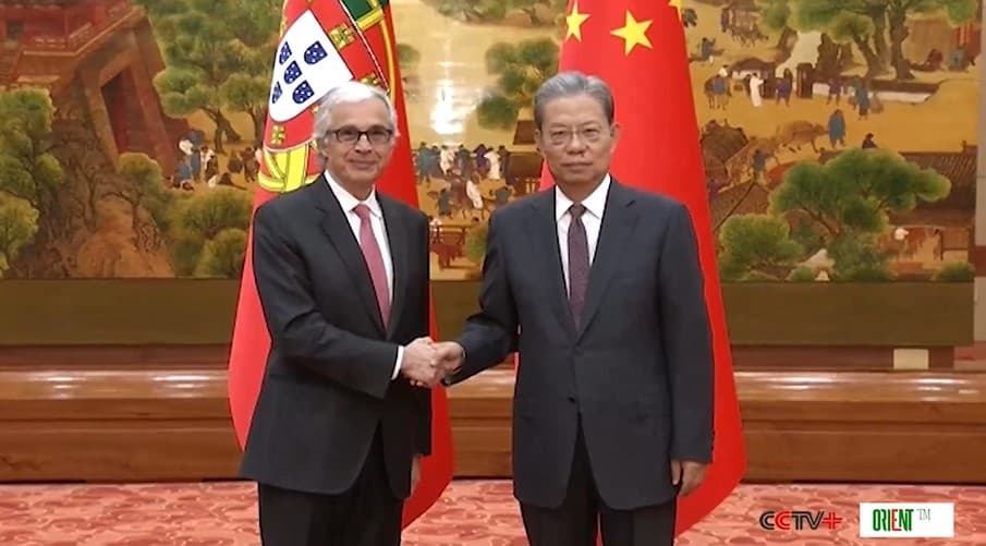 Глава парламента Чжао Лэцзи в Пекине провёл переговоры со спикером португальского парламента Агиар‑Бранку
