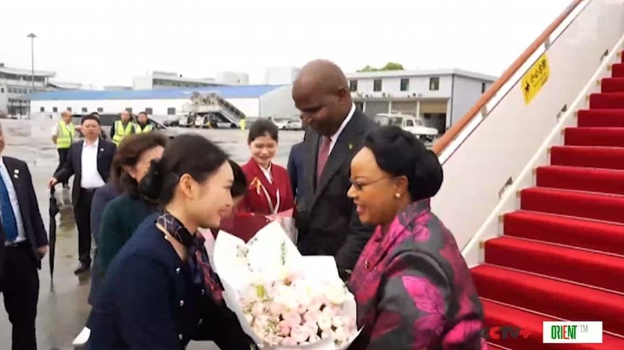 Президент Мозамбика прибыл в Китай с государственным визитом