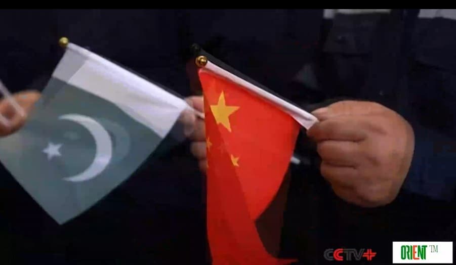 Президент Пакистана начал визит в Китай с заводов, чая и награждения врача, спасшего детей