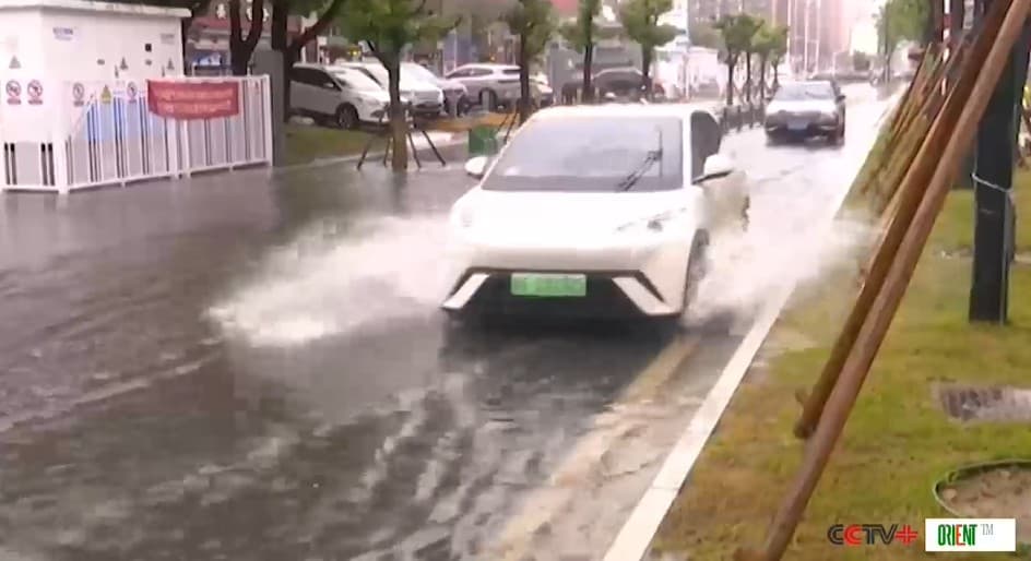 Рекордные ливни и наводнения в семи провинциях Китая — уровень воды в Лючжоу превысил критическую отметку на 3,14 метра