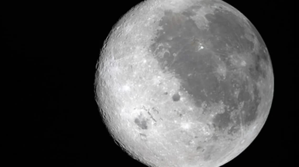 Земляне впервые за полвека увидели обратную сторону Луны