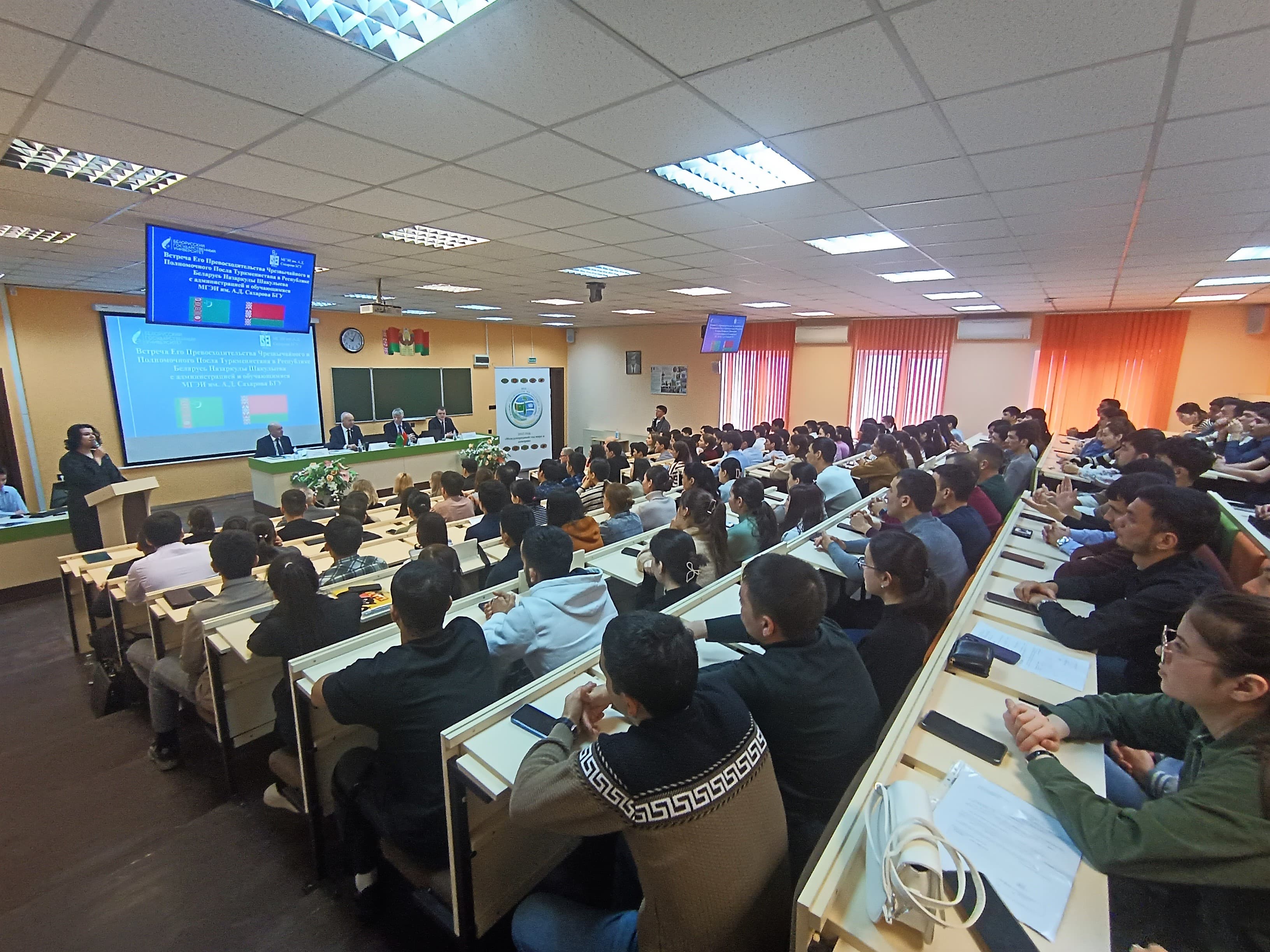 turkmenskoe-posolstvo-v-minske-provelo-torzhestvennoe-meropriyatie-v-mgei-im-saharova