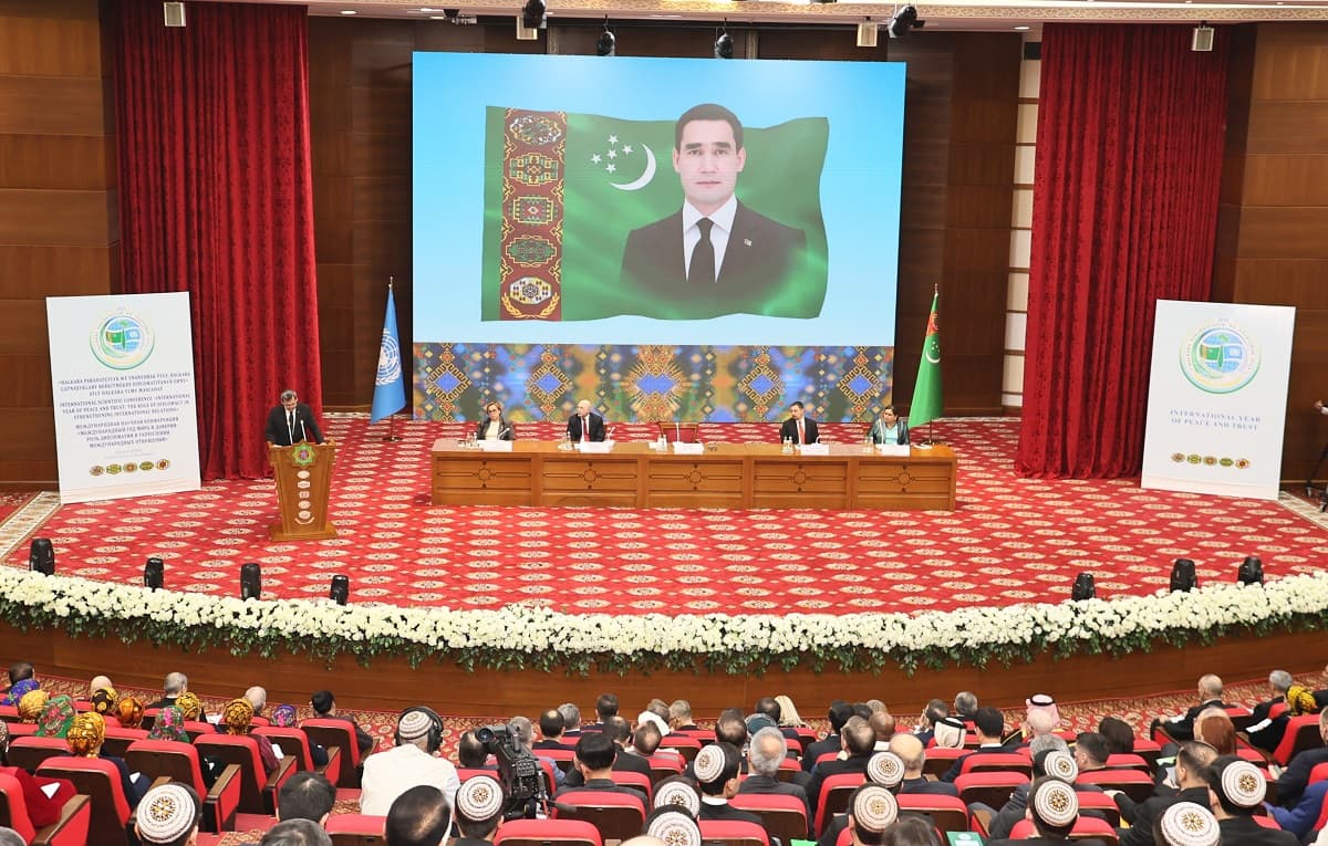 diplomatiya-klyuch-k-miru-v-ashhabade-obsudili-vyzovy-sovremennosti-i-puti-k-dialogu