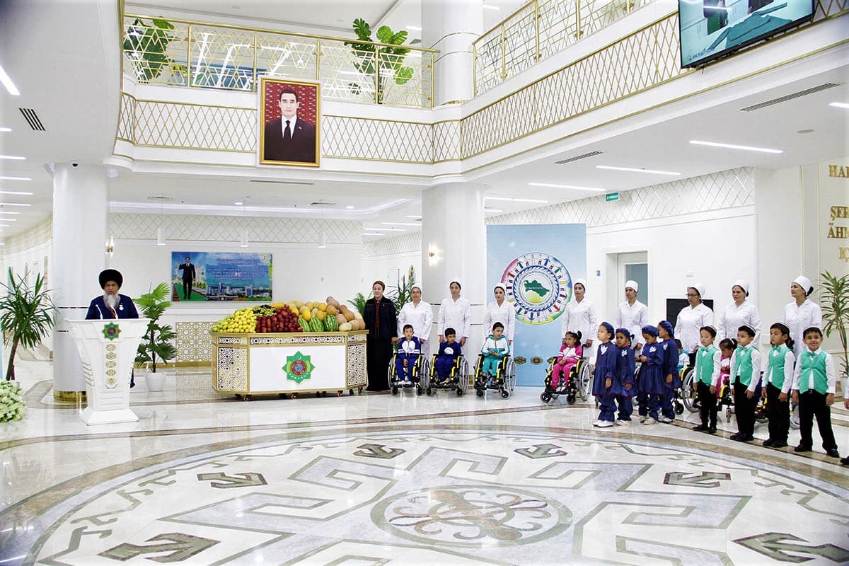 Gurbanguly Berdimuhamedov Charity Foundation presented gifts of the first harvest to children