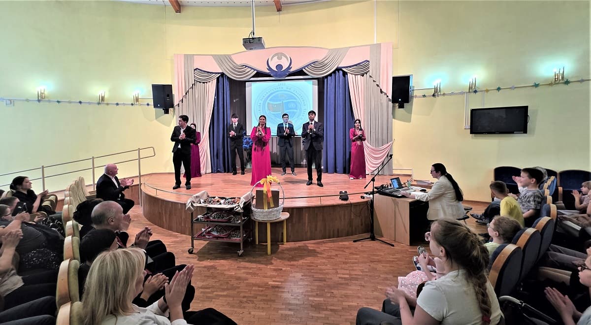 Turkmen diplomats and students in Minsk gift children a festival of friendship