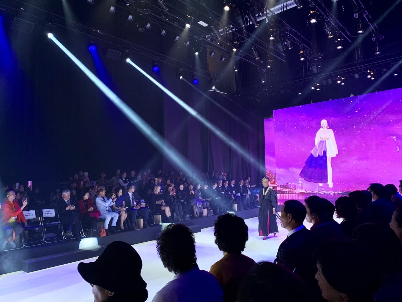 fashion-tomorrow-star-designers-global-trends-turkmentextile-expo-2025