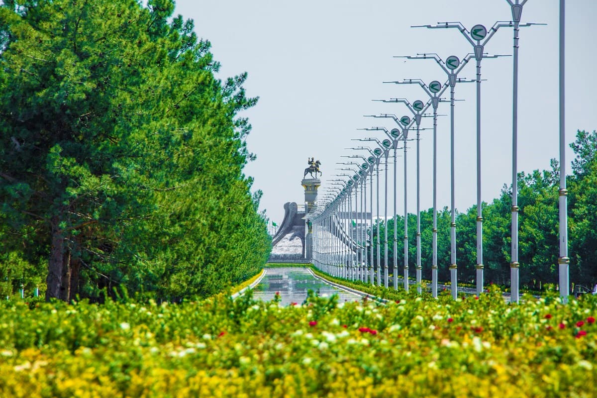 turkmenistan-opens-humanitarian-corridor-foreigners-leaving-iran