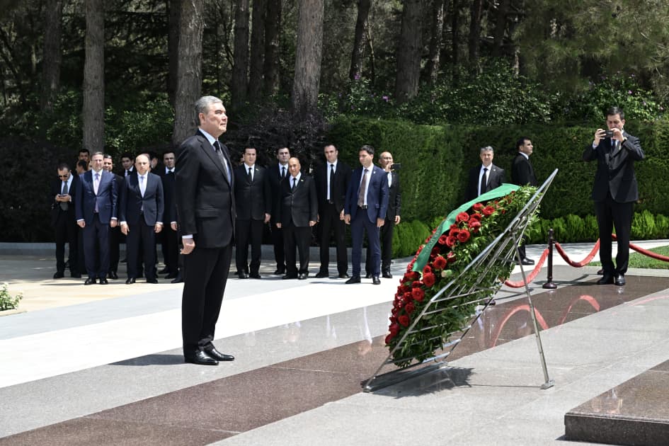 Chairman of the Halk Maslahaty Honored the Memory of Heydar Aliyev and Visited Victory Park in Baku