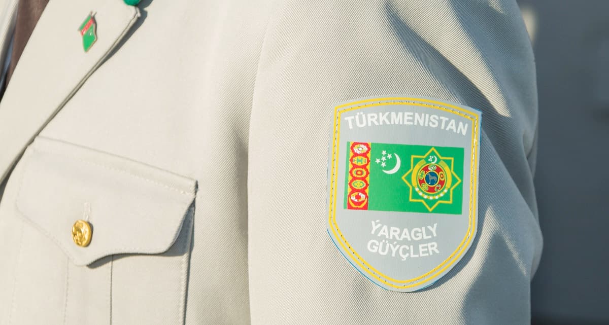 The President of Turkmenistan awarded and conferred ranks on military and law enforcement personnel.