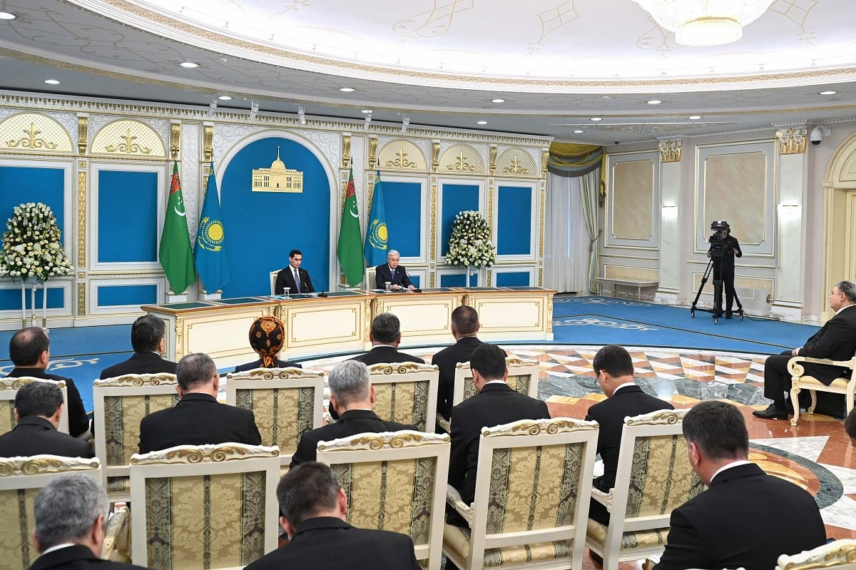 1-billion-and-transport-corridors-outcomes-talks-between-presidents-turkmenistan-and-kazakhstan