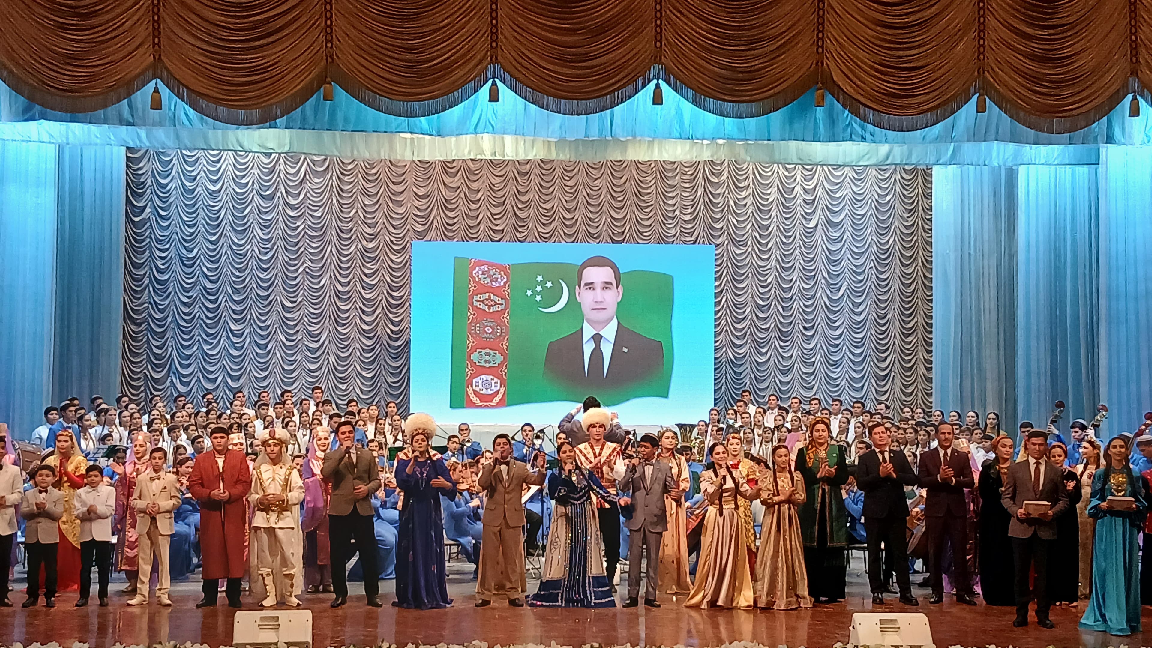 symphony-peace-young-artists-dedicate-their-concert-30th-anniversary-neutrality