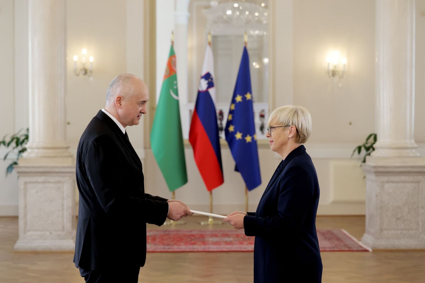 Посол Туркменистана вручил верительные грамоты президенту Словении
