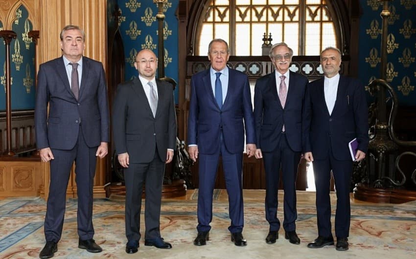 lavrov-obsudil-s-diplomatami-prikaspijskih-stran-ministerskuyu-vstrechu-v-turkmenistane