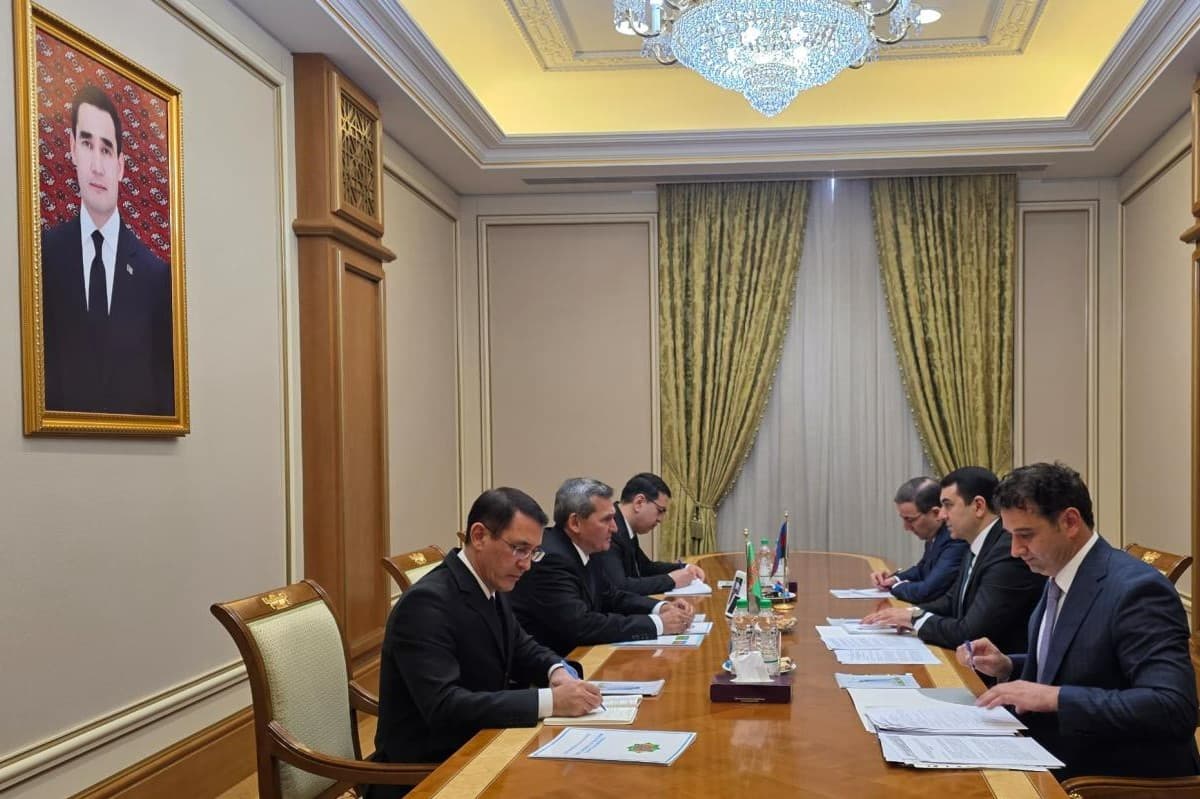 Глава МИД Туркменистана и министр культуры Азербайджана скоординировали гуманитарную повестку