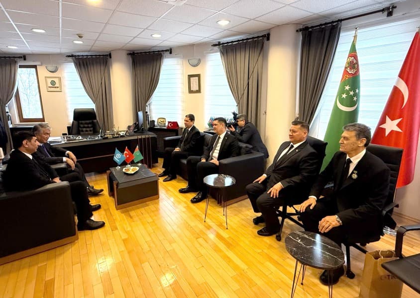 wekiliyetimiz-turkiyede-gecirilen-turkmen-kinosynyn-gunlerinin-caklerinde-birnace-dususyklary-gecirdi