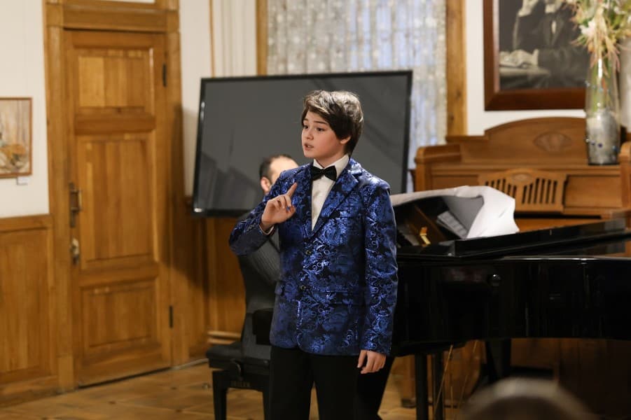 sounds-dutar-opens-anniversary-season-music-universe-scriabins-house