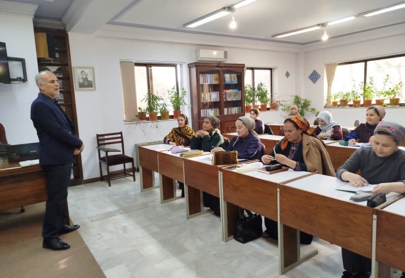 iranskie-professora-provodyat-kursy-povysheniya-kvalifikacii-po-persidskomu-yazyku-v-ashhabade