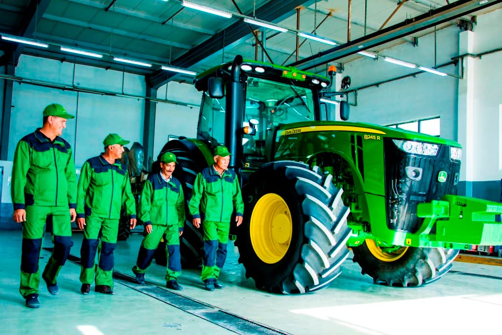 John Deere хочет поставить в Туркменистан дорожно-строительную технику
