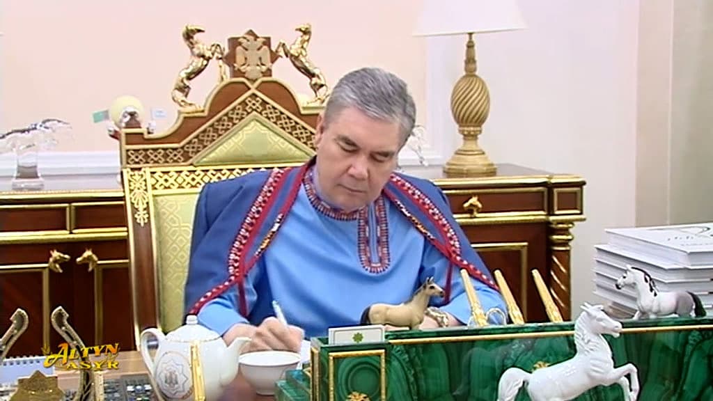 Президент Туркменистана работает над новой книгой