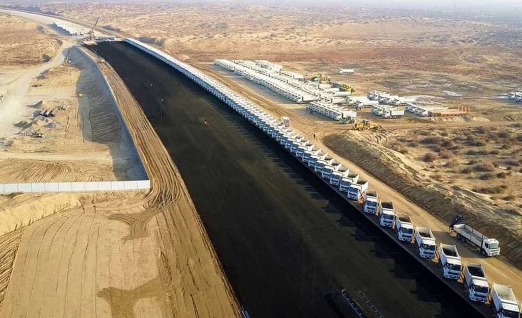 Бердымухамедову доложили о ходе строительства автобана Ашхабад-Туркменабат
