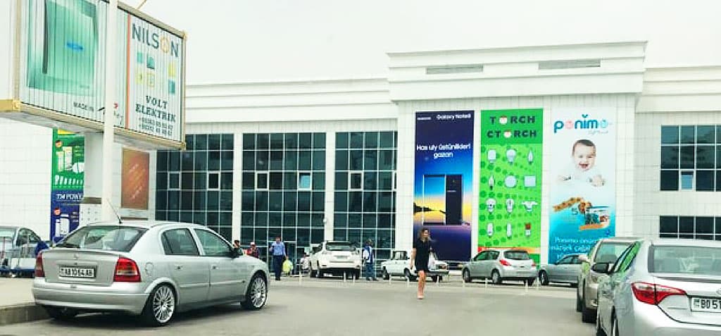 Торговые точки и кафе столичного ТЦ «15 лет Независимости» открылись для посетителей
