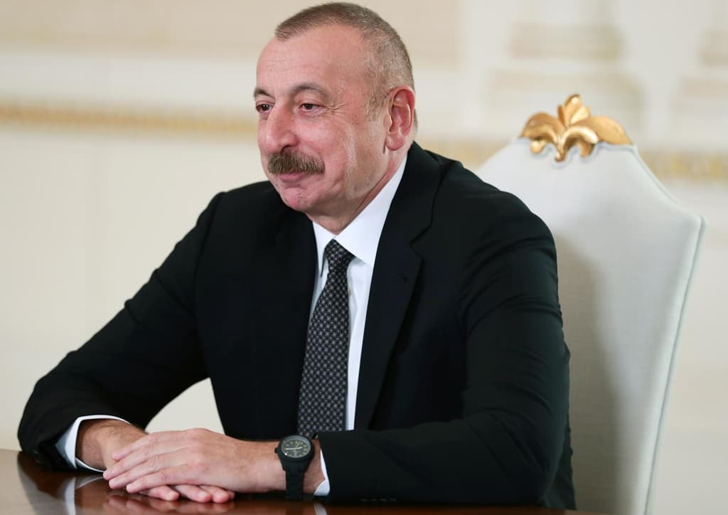 Сердар Бердымухамедов поздравил Ильхама Алиева с Днем независимости Азербайджана