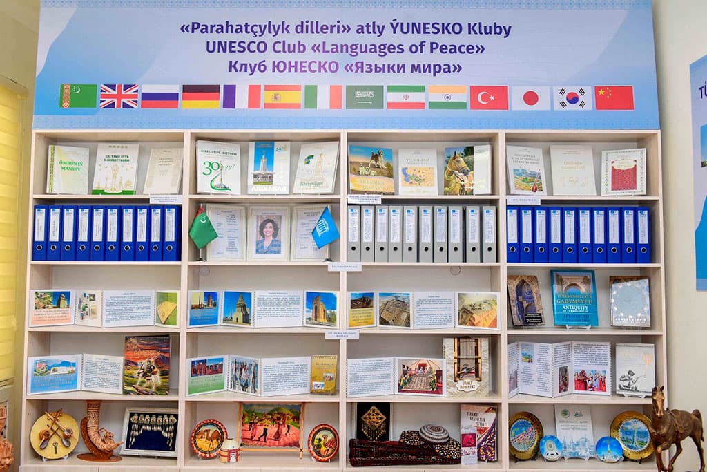 В высшей языковой школе Туркменистана открылся первый в стране Клуб ЮНЕСКО